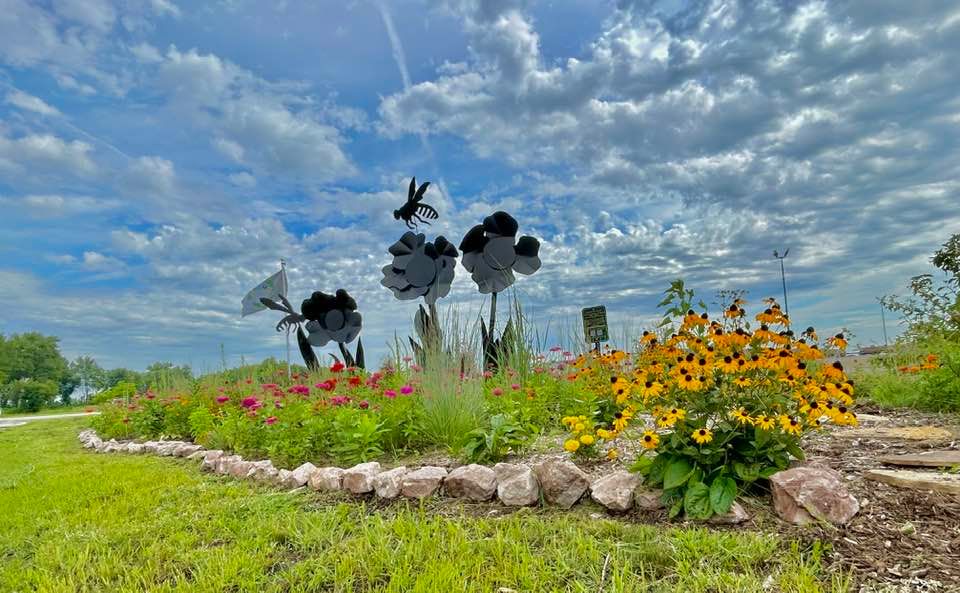 Bee Sculpture best photo 2023.jpg