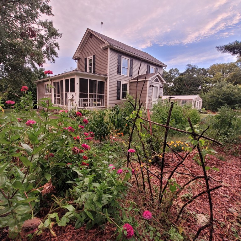 Bobbi House front garden for QR.jpg