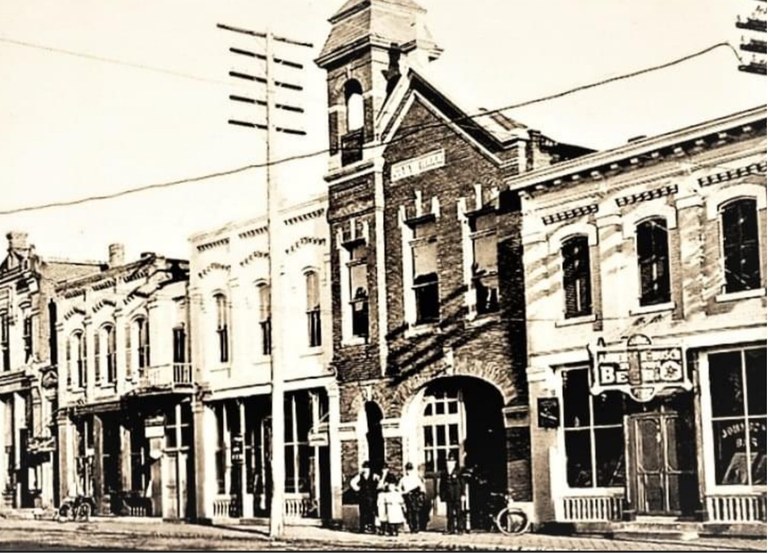 early photo of City Hall and the Fire Department on West Main Street